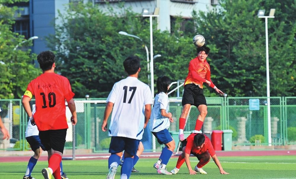 市運會男足比賽美林隊點球大戰奪冠